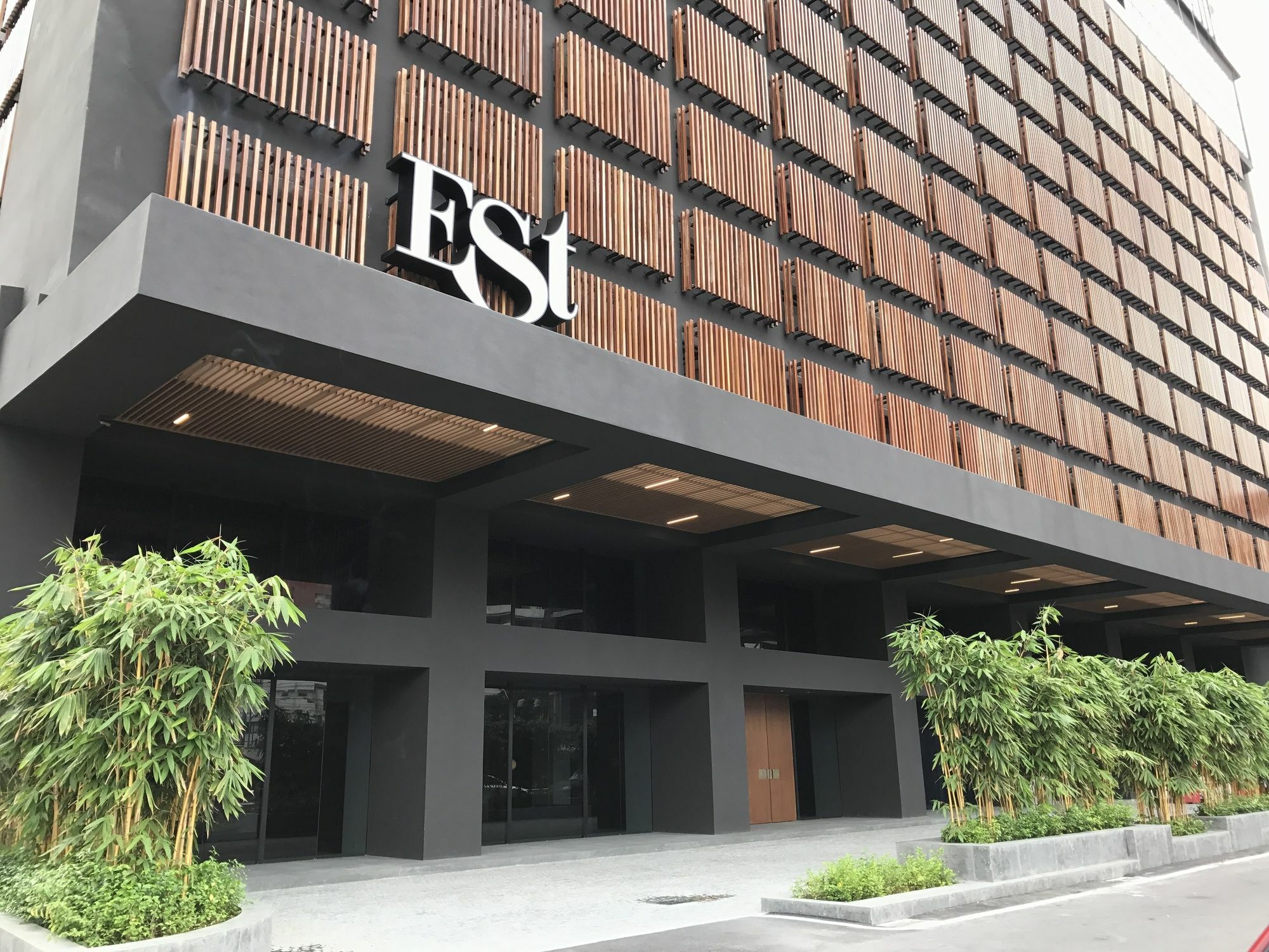 Alila Bangsar Kuala Lumpur Hotel Exterior photo The Est building